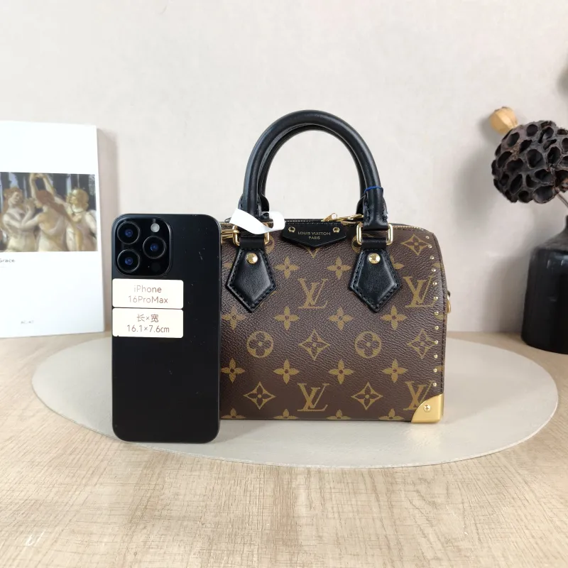 Louis Vuitton Crossbody Bag Speedy Trunk 20 Monogram PVC Small 20.5 × 11 × 13.5 cm — cover view 4 of 6