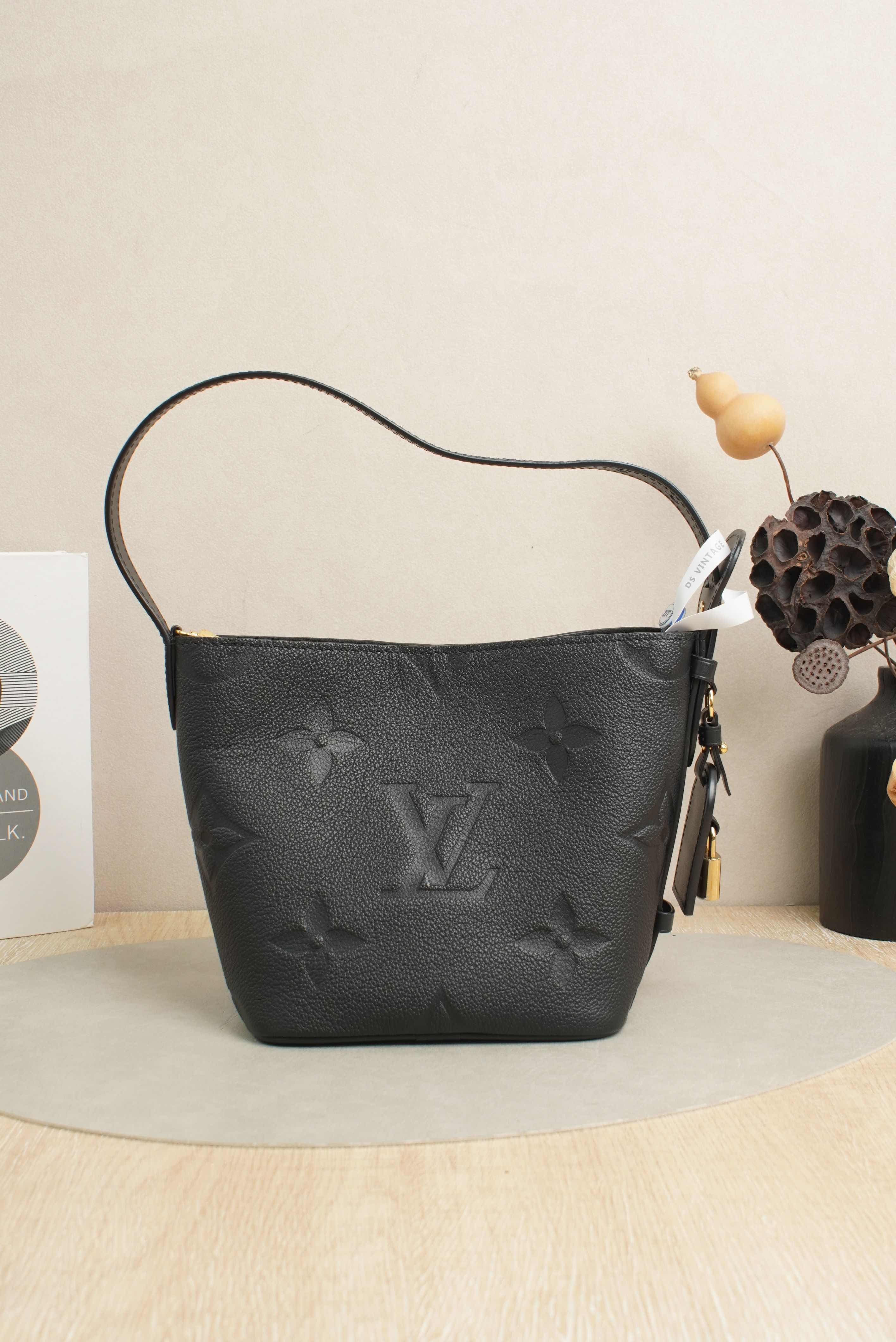 Louis Vuitton allinbb Small Black Calfskin Microchip Edition · Inner Pouch Shoulder Strap Dust Bag Box Leather Tag · 16 × 12 × 18 cm