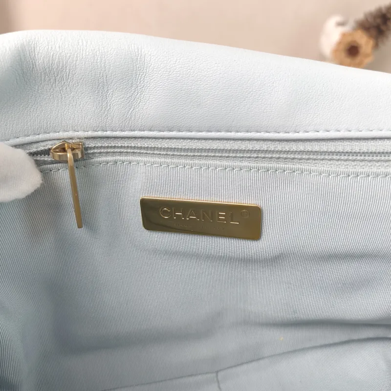 Chanel Crossbody Bag19Bag Blue SL ambskin Small26 × 9 × 16 cm — detail view 13 of 13