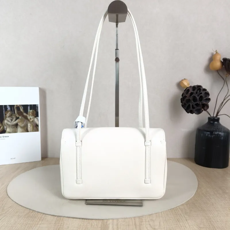 Chanel Shoulder Bag 26p preppy coco White Grained Calfskin Small 22 × 7 × 15 cm — cover view 2 of 6