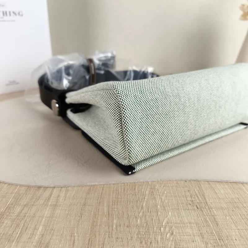 Hermès Crossbody Bag Herbag Zip 20 Beige · Green · Black Calfskin，Canvas Mini 20.5 × 7 × 16.5 cm G — detail view 3 of 10