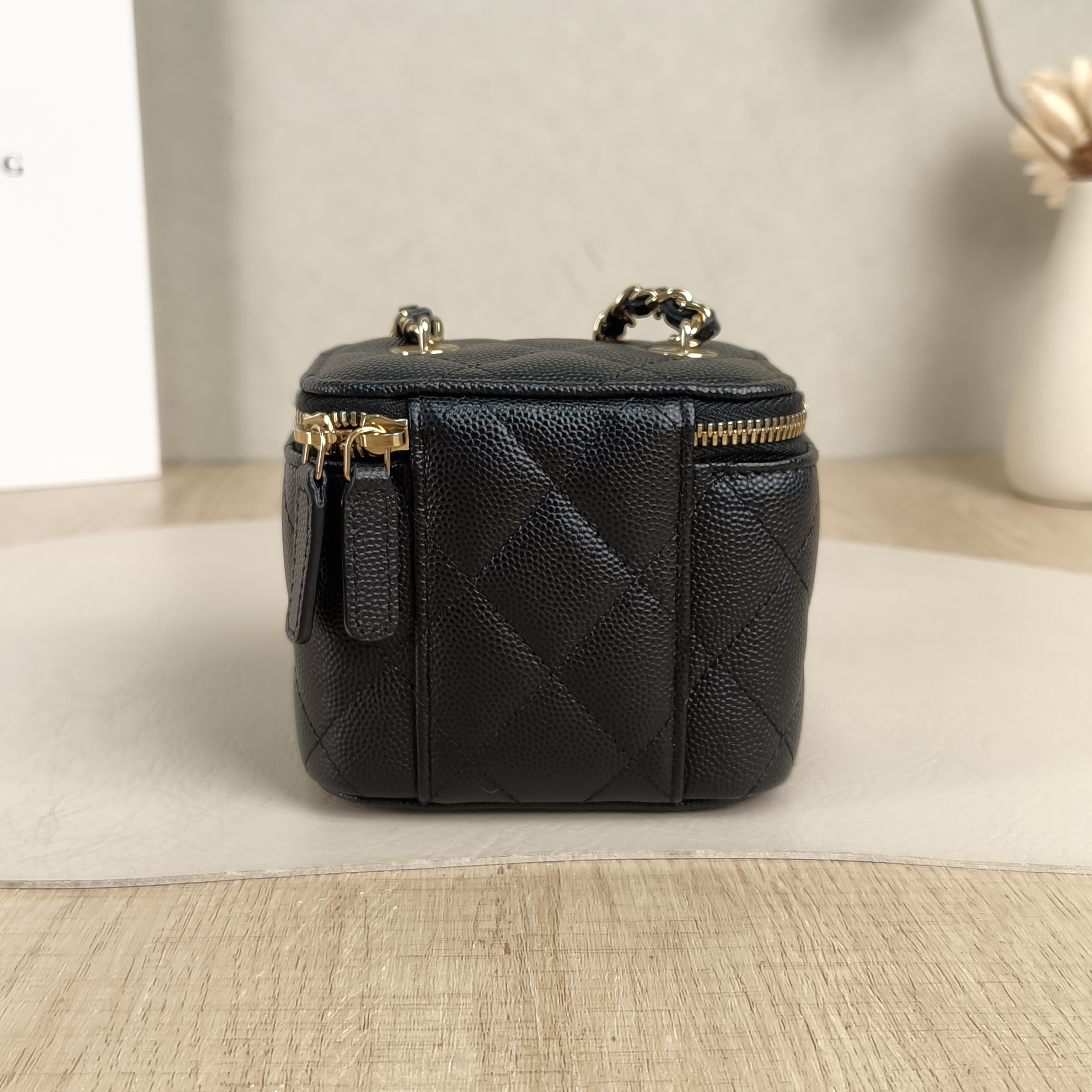 Chanel Crossbody Bag Edition Black Calfskinmini10 × 7 × 9 cm — cover view 2 of 4