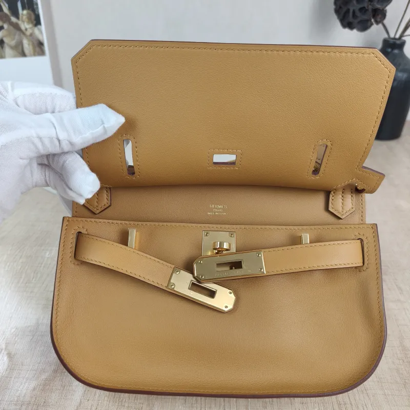 Hermès Crossbody Bag Jypsiere 23 4B Swift Calfskin Mini 23 × 5 × 17 cm W — detail view 11 of 12