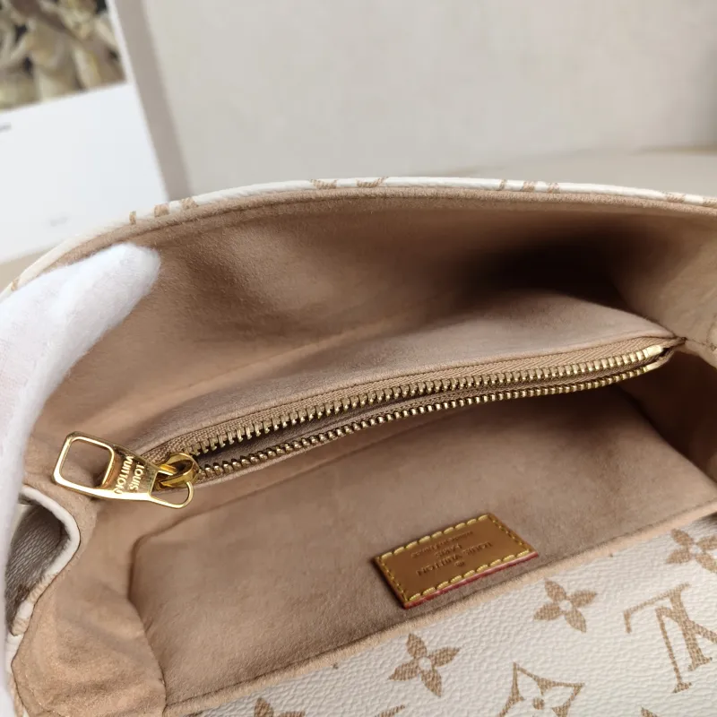 Louis Vuitton Crossbody Bag Pochette Métis East West PVC Small 21.5 × 6 × 13.5 cm — detail view 6 of 14