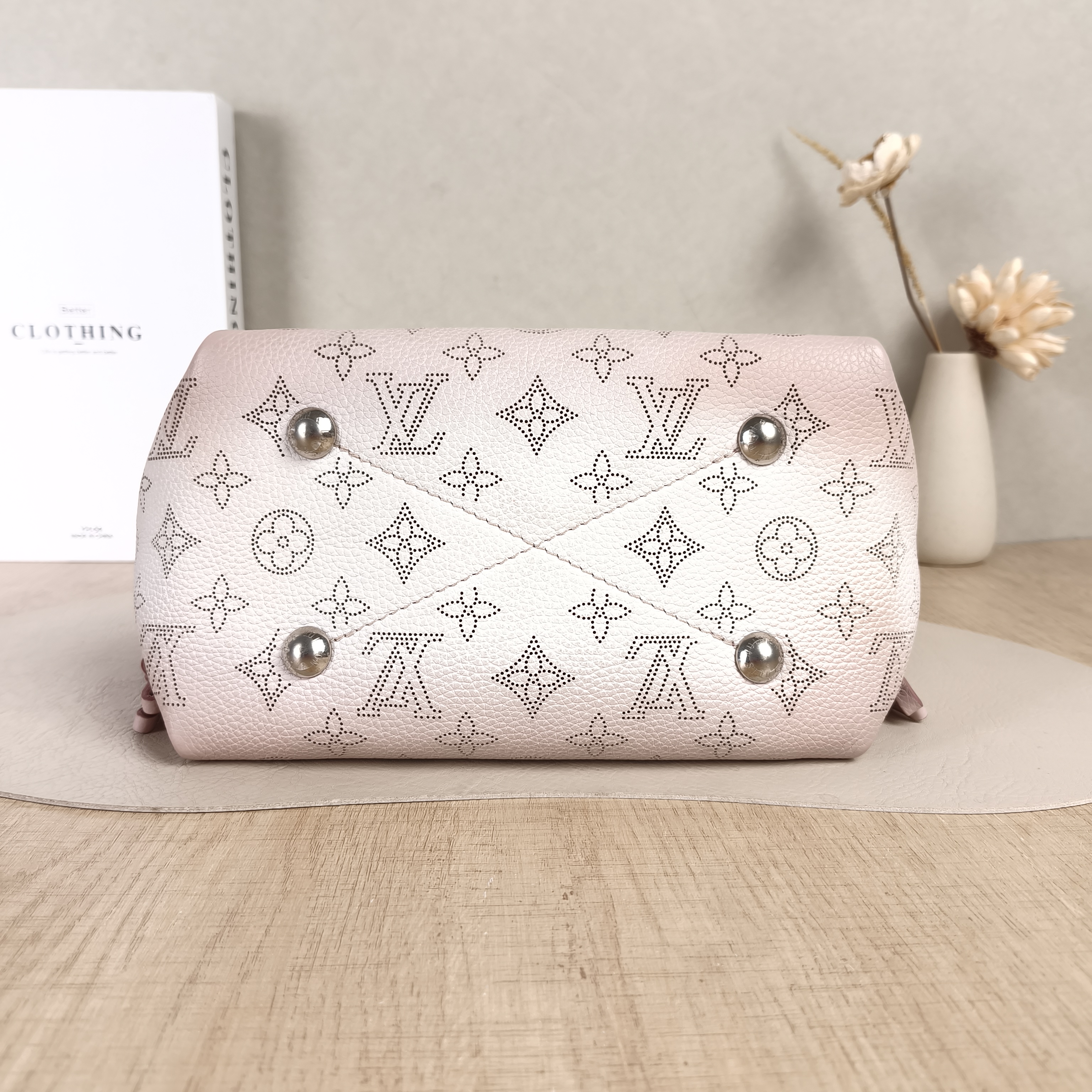 Louis Vuitton Crossbody Bag BELLA Calfskin One Size22 × 14 × 19 cm — cover view 4 of 6