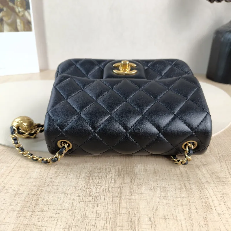 Chanel Crossbody Bag Black Lambskin One Size 17 × 8 × 13.5 cm — detail view 10 of 13