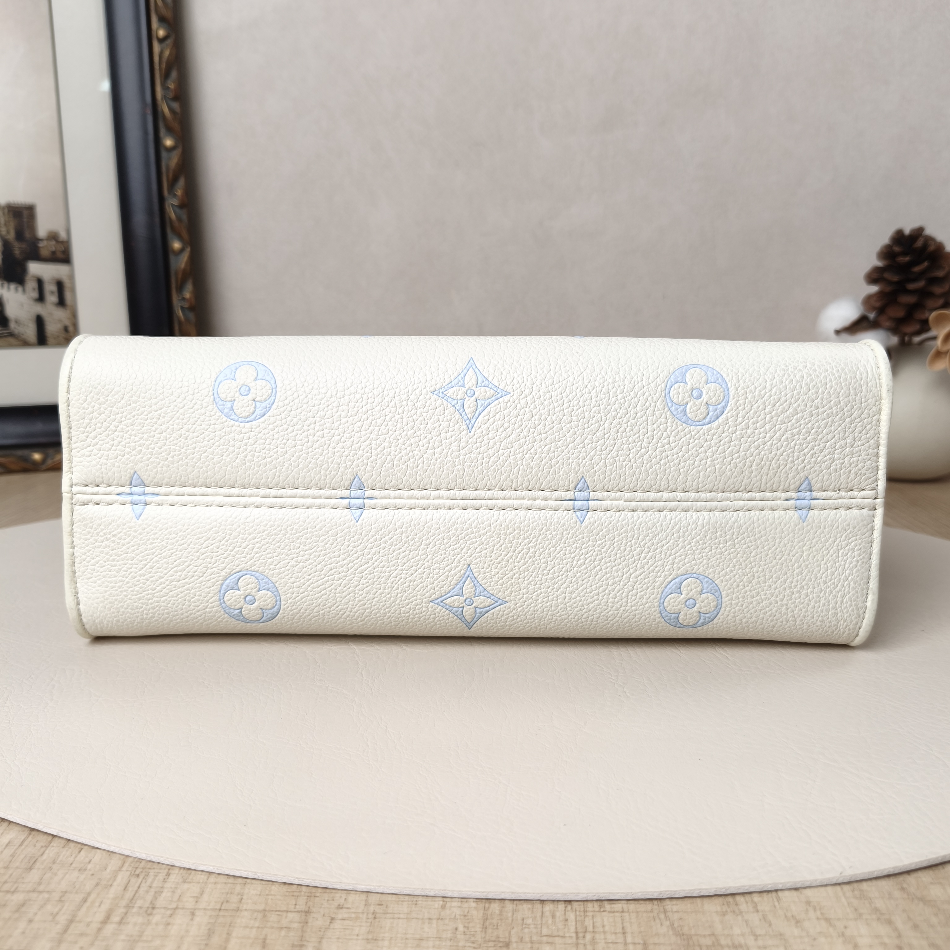 Louis Vuitton Crossbody Bag Onthego East West Two Straps White · Blue Monogram Empreinte Embossed Calfskin Small25 × 10 × 13 cm — cover view 6 of 10