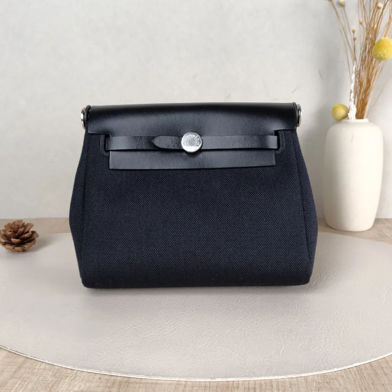 Hermès Crossbody Bag Herbag Zip 20Black Calfskin，Canvasmini 20.5 × 7 × 16.5 cm