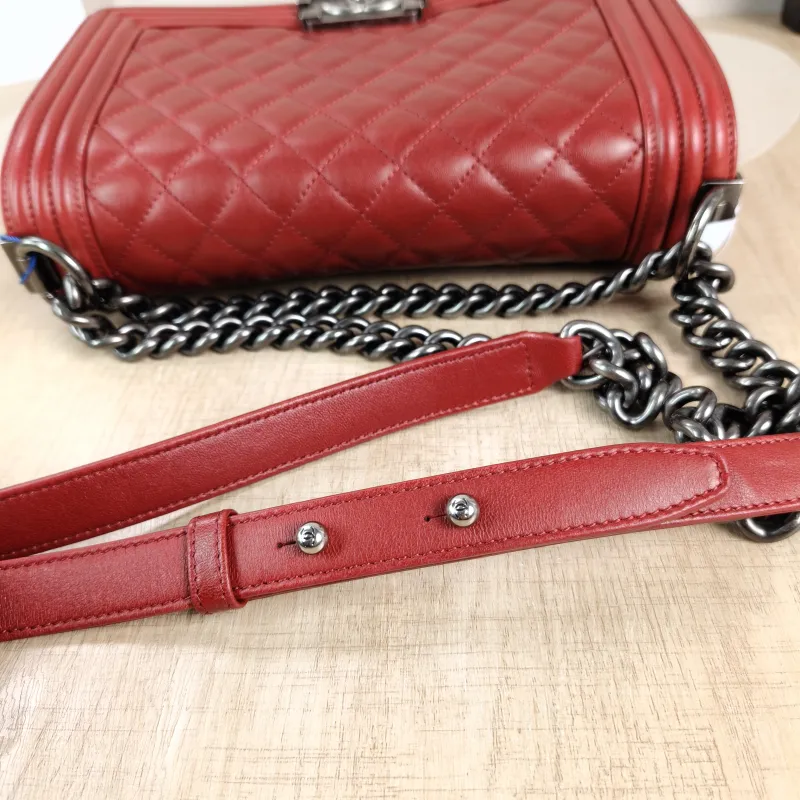 Chanel Crossbody Bag Le Boy​Red Calfskin Medium25 × 9 × 15 cm — detail view 12 of 14