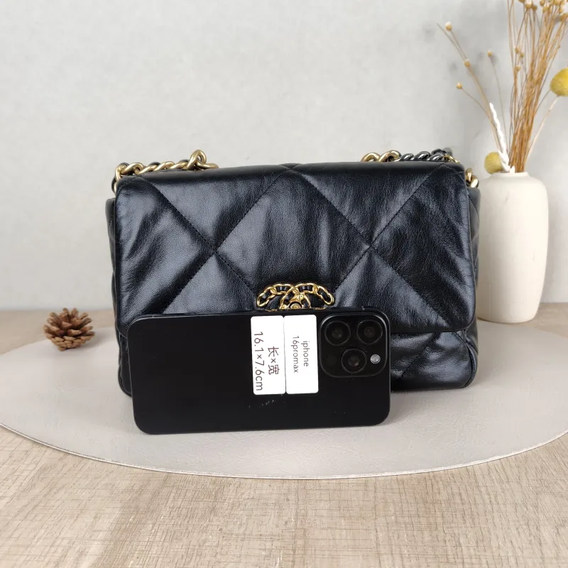 Chanel Crossbody Bag19Bag Black SL ambskin Small26 × 9 × 16 cm — cover view 4 of 5