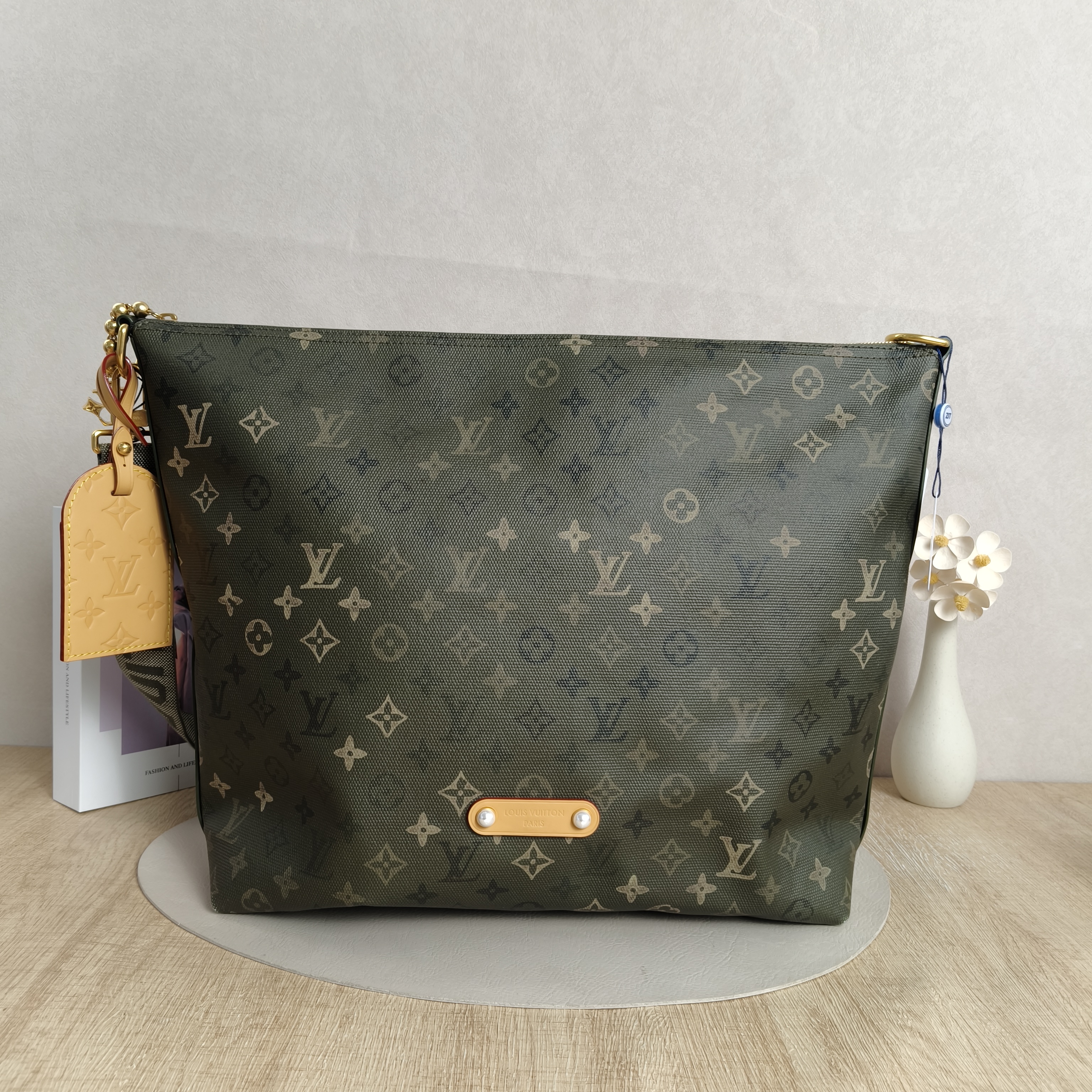 Louis Vuitton Shoulder Bag Vagabond Hobo Green PVC One Size48 × 14 × 38 cm