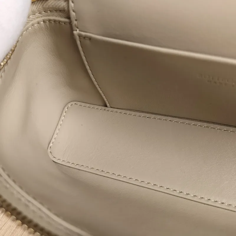 Bottega Veneta Crossbody Bag Bang Bang Cosmetic Bag Grey Lambskin One Size 22 × 6 × 12 cm — detail view 2 of 9