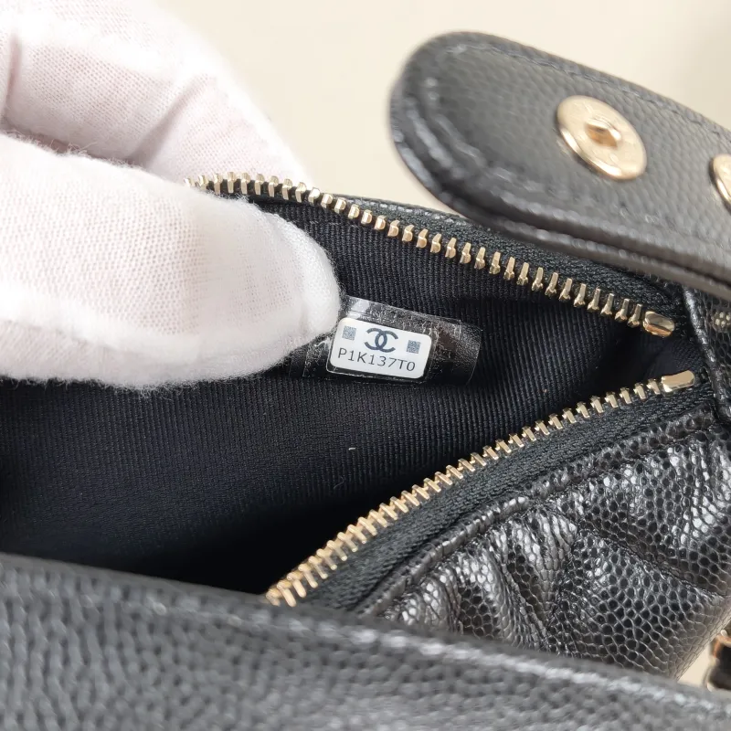 Chanel Crossbody Bag Crossbody Bag Black Grained Calfskin 16 × 6 × 13 cm — detail view 12 of 12