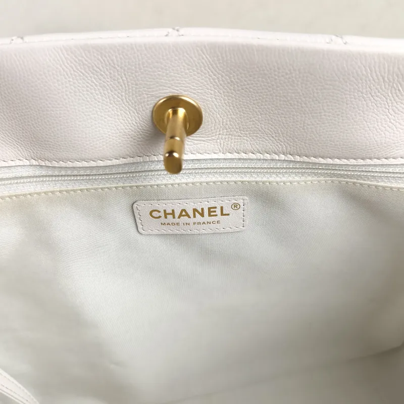 Chanel Shoulder Bag tote White Grained Calfskin 34 × 10 × 25.5 cm 31 — detail view 12 of 13
