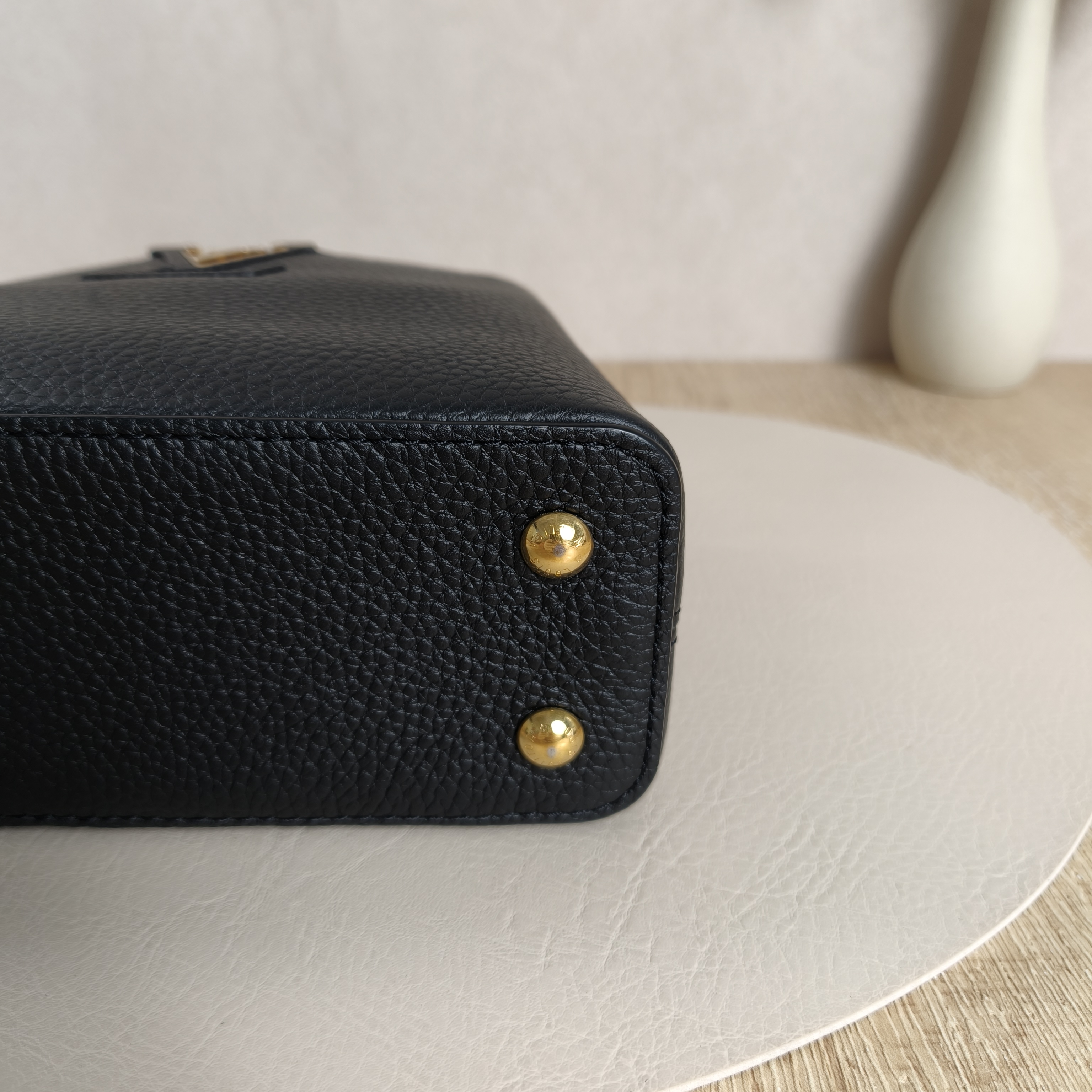 Louis Vuitton Crossbody Bag Capucines Black Calfskinmini21 × 8 × 13.5 cm — cover view 3 of 11