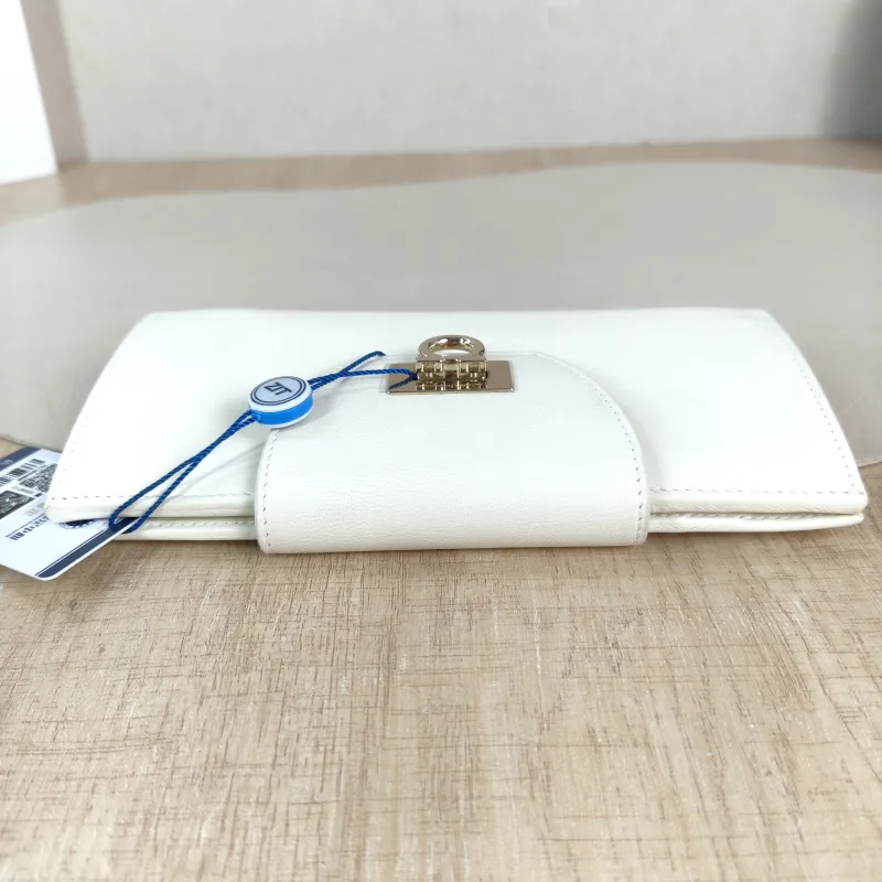 FERRAGAMO Wallet Wallet White Calfskin 18 × 2 × 9 cm — detail view 1 of 9