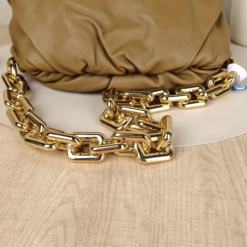Bottega Veneta Shoulder Bag The Chain Pouch Brown Calfskin One Size31 × 12 × 16 cm — detail view 2 of 7