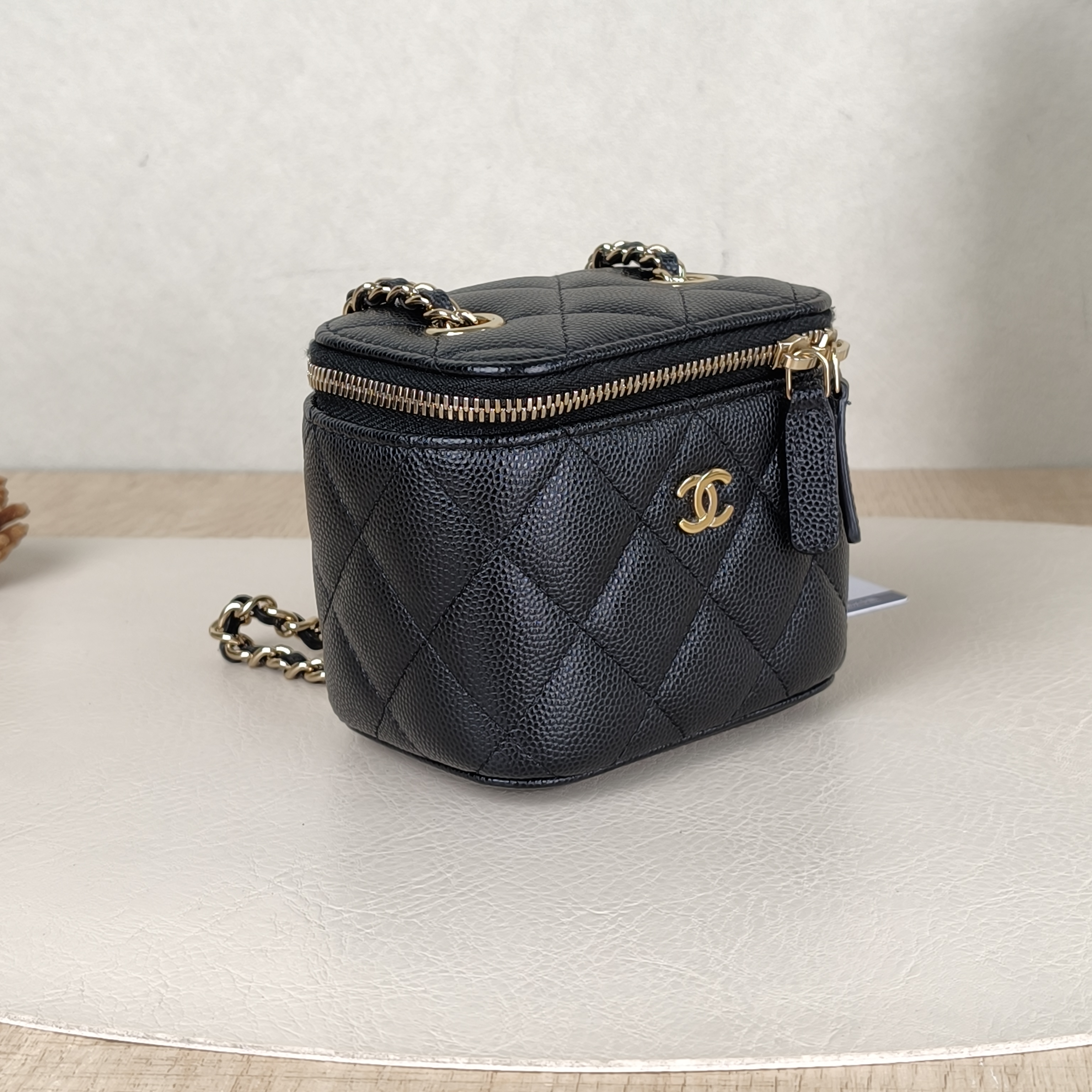 Chanel Crossbody Bag Edition Black Grained Calfskinmini11 × 7 × 9 cm — cover view 3 of 5
