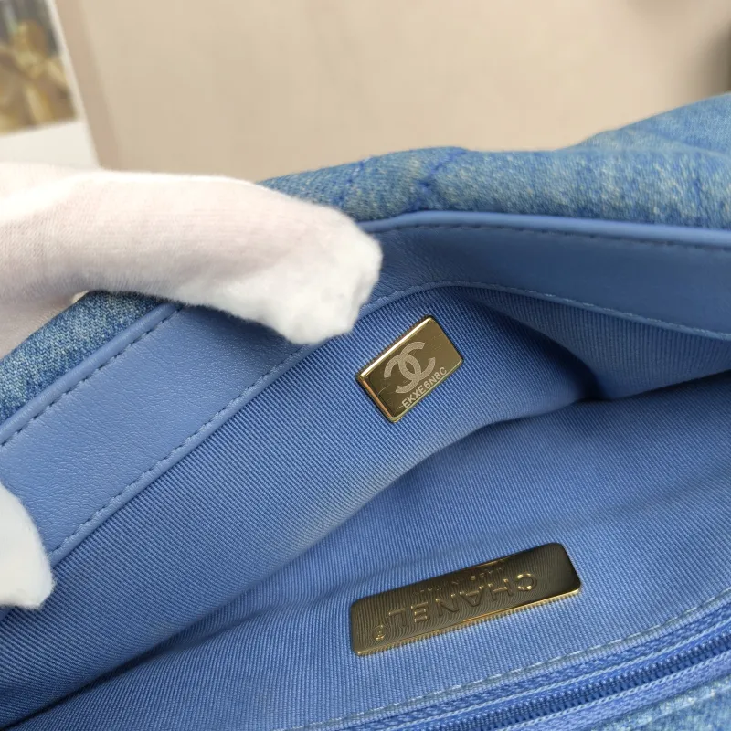 Chanel Crossbody Bag22p 19bag Small26 × 9 × 16 cm — detail view 3 of 15