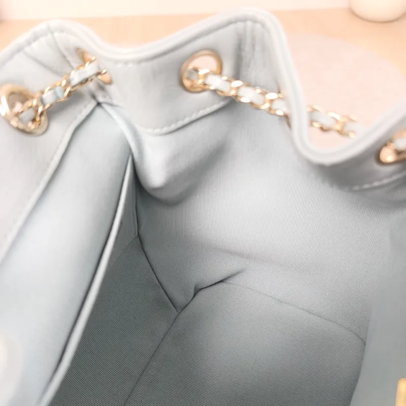 Chanel Backpack Duma Green Calfskin Small18 × 12 × 18.5 cm — detail view 1 of 16