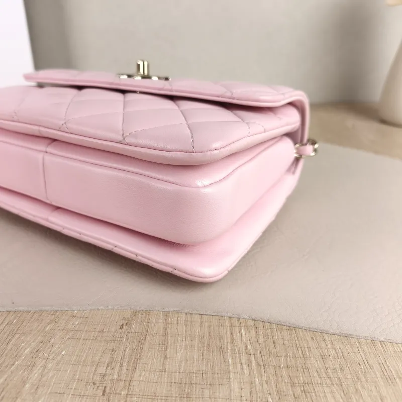 Chanel Crossbody Bag Trendy CC Pink Lambskin Mini 19.5 × 8 × 14.5 cm — detail view 4 of 15
