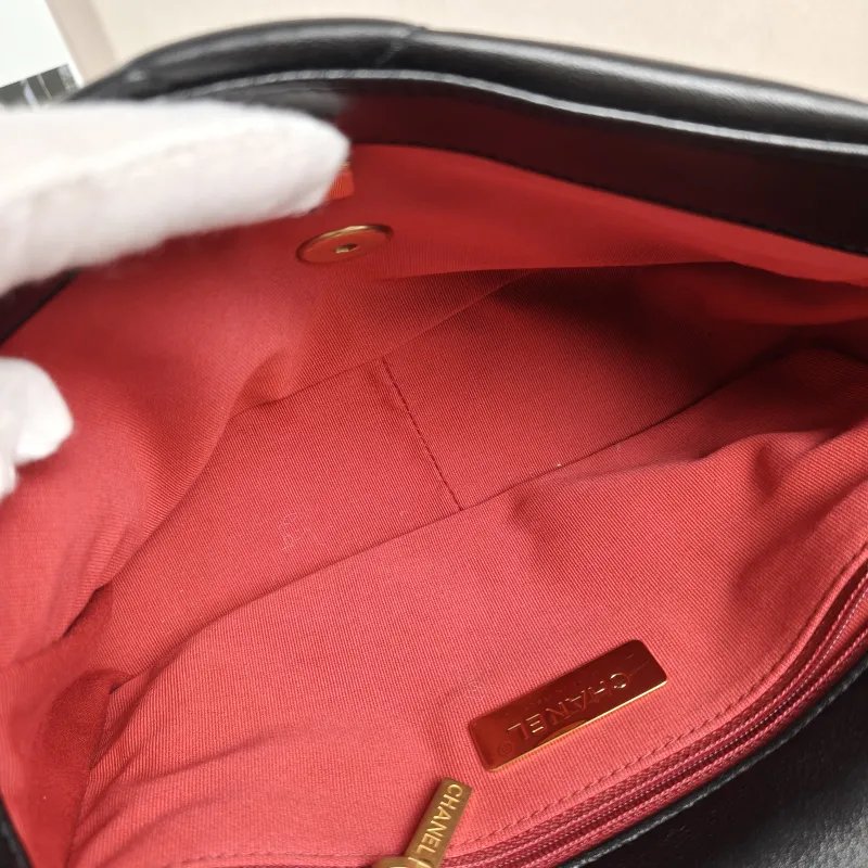 Chanel Crossbody Bag 19Bag Black SL ambskin Small 26 × 9 × 16 cm — detail view 2 of 12