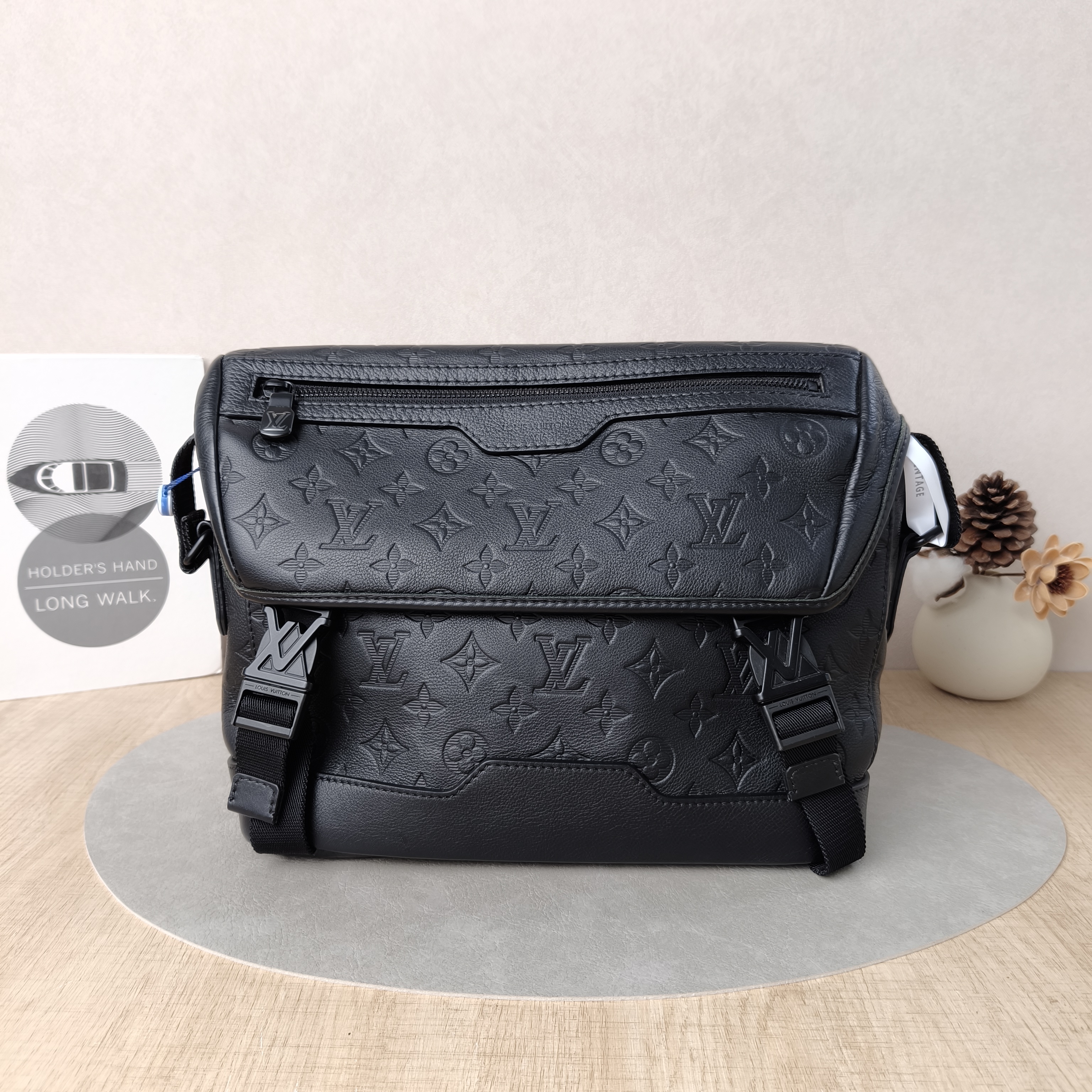 Louis Vuitton Crossbody Bag Voyager Messenger Bag Edition Black Calfskin Small33 × 11 × 22.5 cm