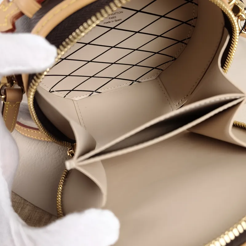 Louis Vuitton Crossbody Bag PETITE BOITE CHAPEAU Monogram PV Cmini17.5 × 7.5 × 16.5 cm — detail view 4 of 10