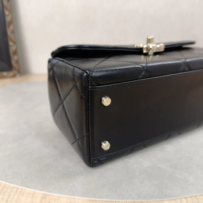 Chanel Crossbody Bag23k Box Bag Black CC alfskin22 × 9 × 10.5 cm — detail view 17 of 17