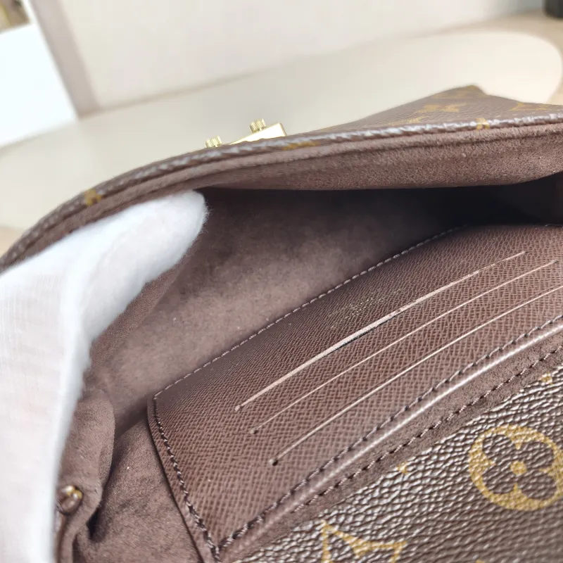 Louis Vuitton Crossbody Bag MADELEINE Monogram PV Cnano21 × 6 × 12.5 cm — detail view 1 of 13
