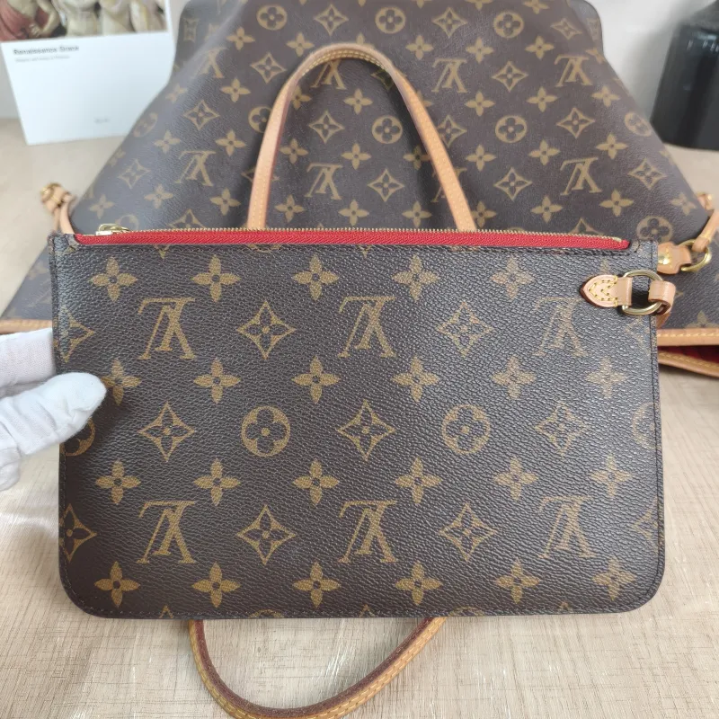 Louis Vuitton Shoulder Bag Neverfull Monogram PVC Medium 31 × 14 × 28 cm — detail view 2 of 12