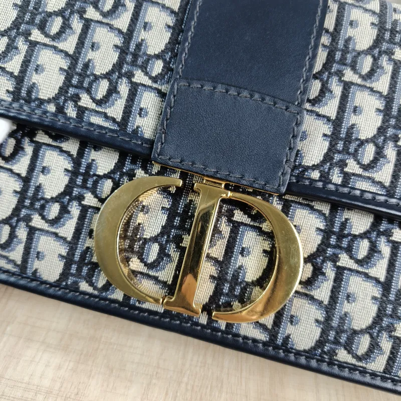 DIOR Crossbody Bag30Montaigne 30 Edition Canvas Medium25 × 9 × 16.5 cm — detail view 6 of 12