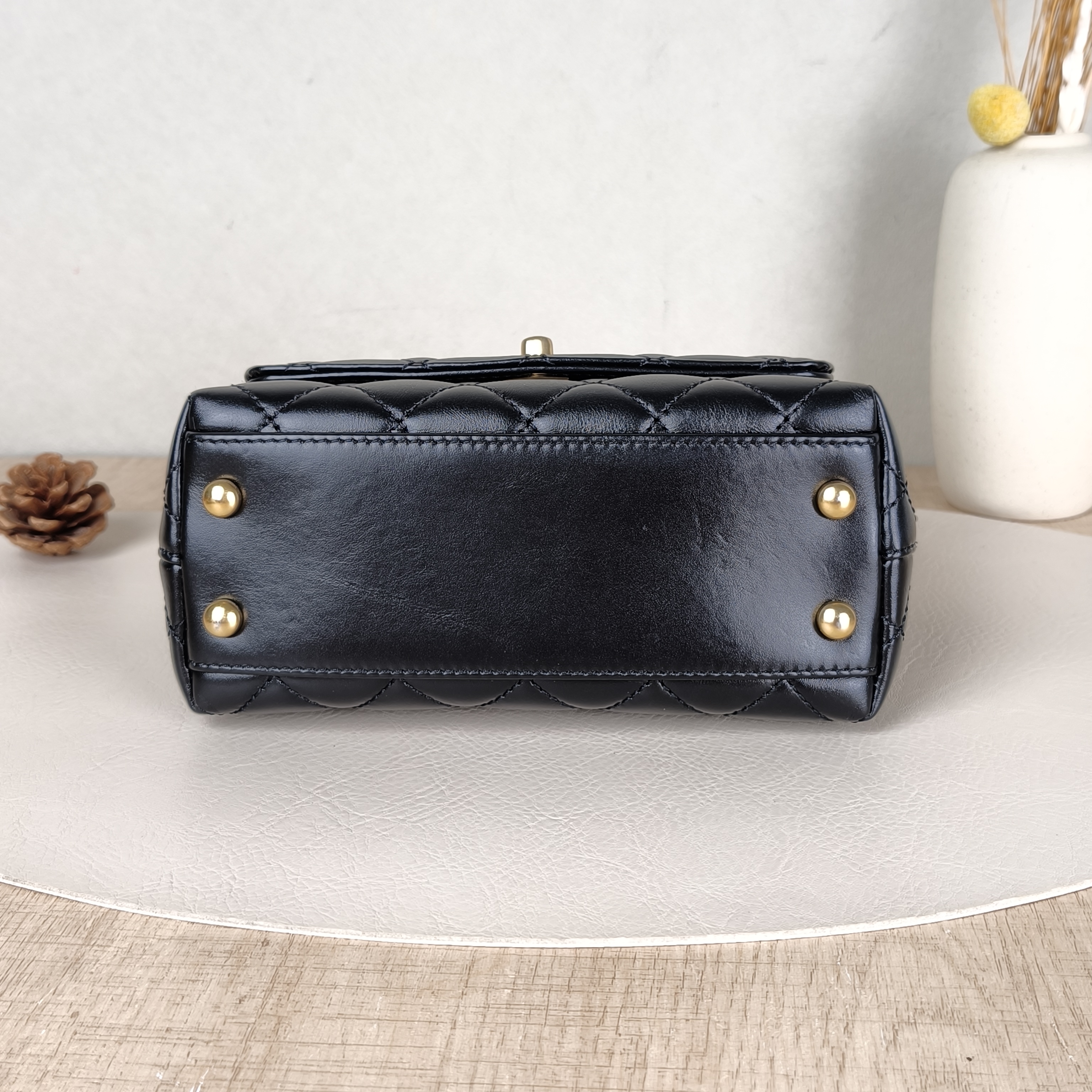 Chanel Crossbody Bag Edition coco handle Black Lambskinmini19 × 9 × 13 cm — cover view 4 of 5