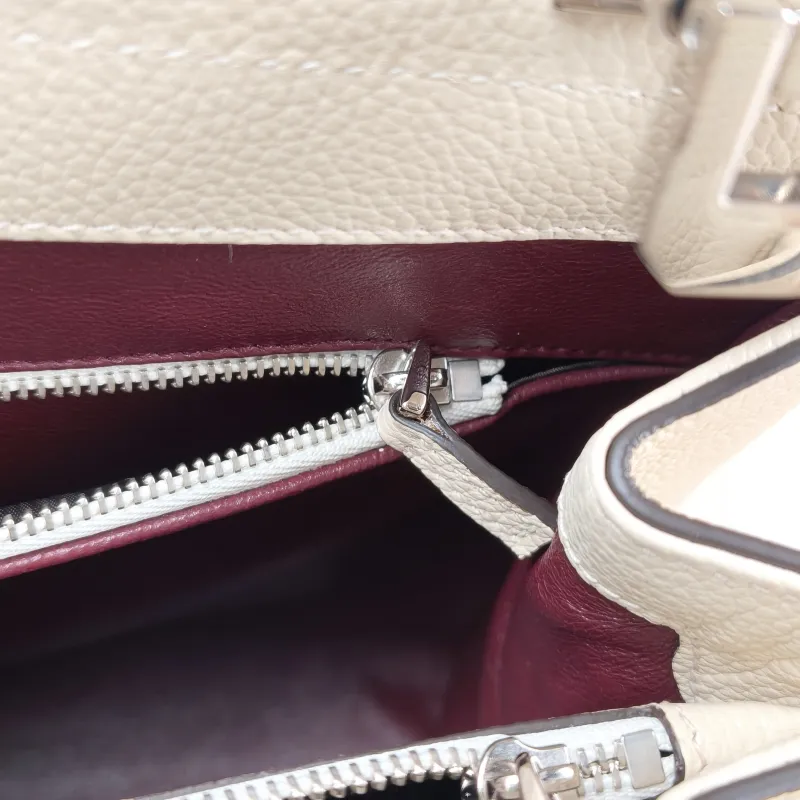 GUCCI Crossbody Bag zumi Top Handle Bag White Calfskin Small 27 × 10 × 22 cm — detail view 10 of 13
