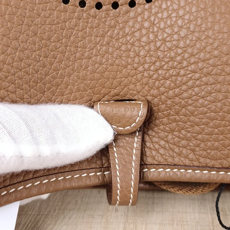 Hermès Crossbody Bag Evelyne Mini 16 Mini 16 Taurillon Clemence TC Calfskin Mini 17 × 5.5 × 18 cm W — detail view 5 of 9