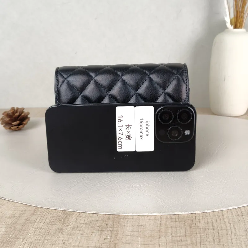 Chanel Crossbody Bag22b woc Black Lambskin15.5 × 4.5 × 11 cm — cover view 4 of 5