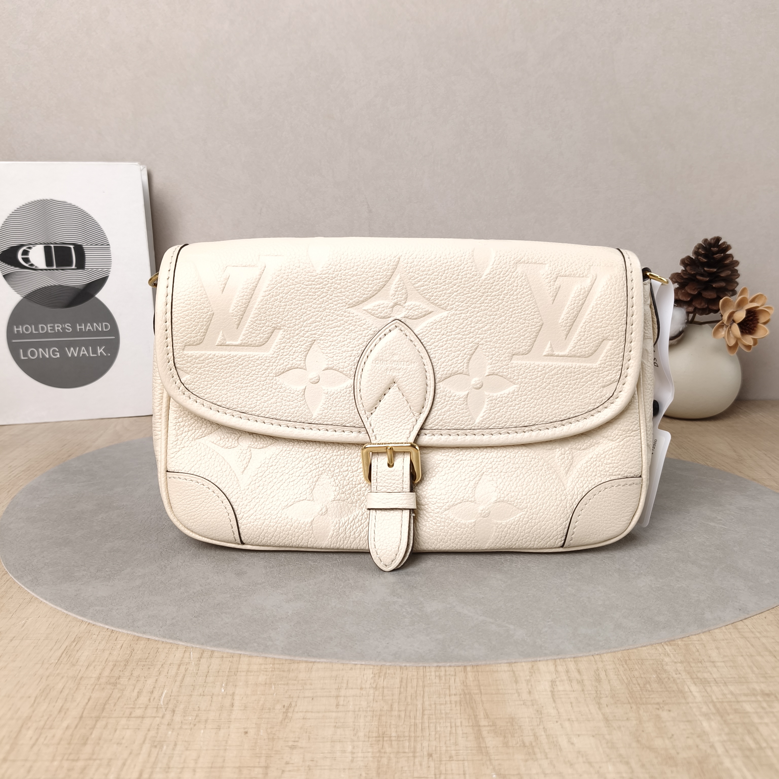 Louis Vuitton Crossbody Bag Diane Baguette Bag White Empreinte Embossed Calfskin Monogram Small24 × 9 × 15 cm