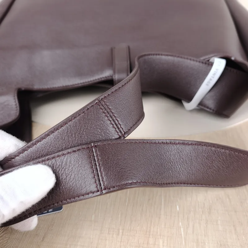 SAINT LAURENT Shoulder Bag LE 5 À 7 BEA Calfskin One Size 50 × 18 × 28 cm — detail view 3 of 12