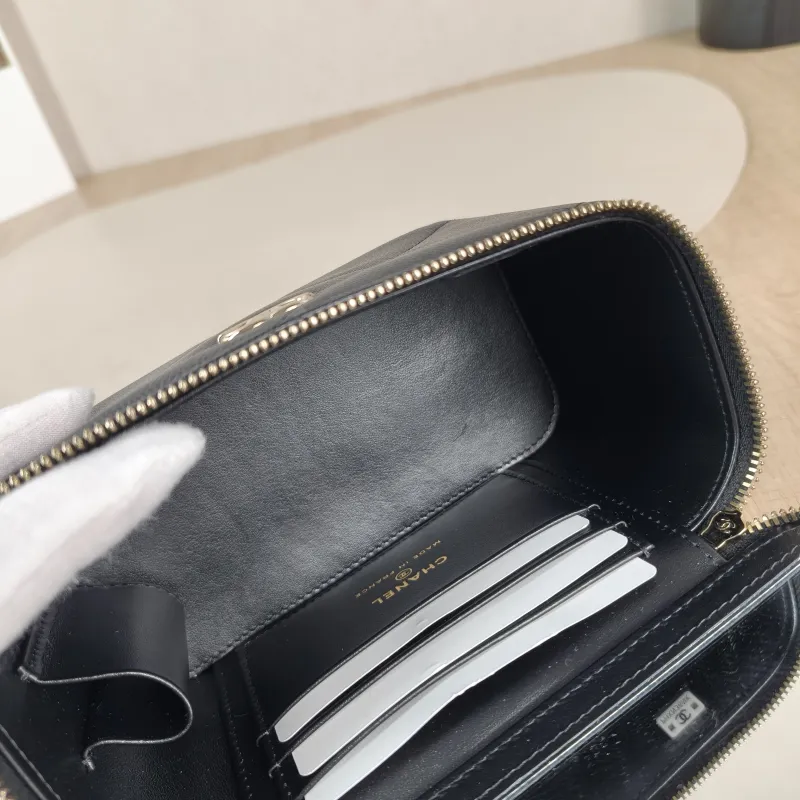 Chanel Crossbody Bag Edition Black Grained Calfskin Mini 16 × 8 × 9.5 cm — detail view 9 of 12
