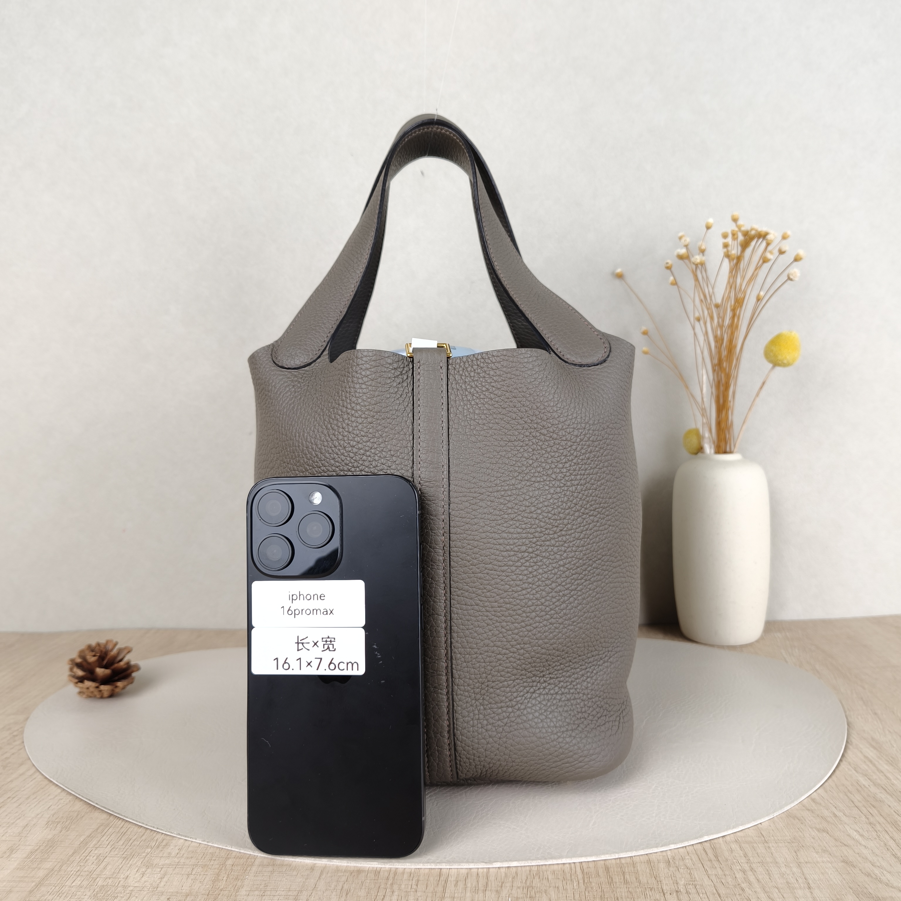 Hermès Top Handle Bag Picotin Lock 22 228F Taurillon Clemence TC Calfskin Medium22 × 17 × 21 cm — cover view 5 of 5