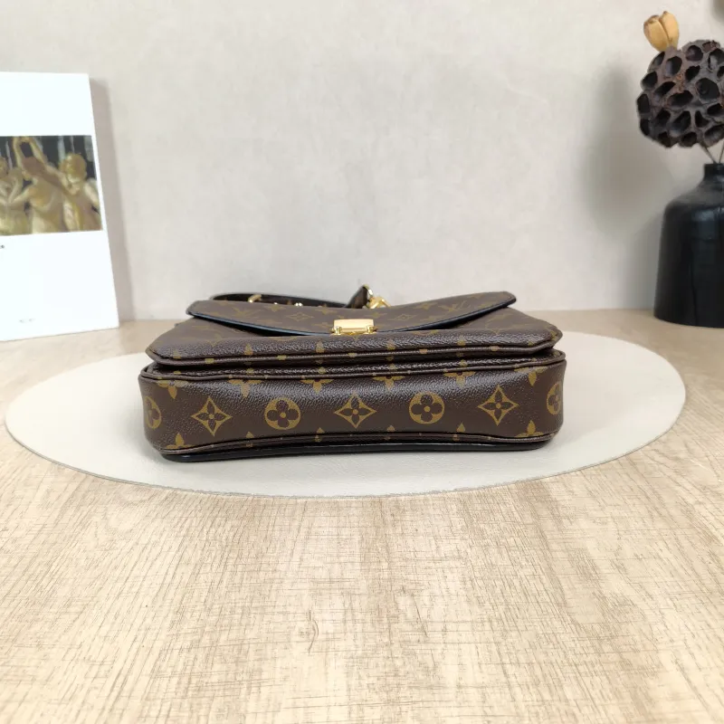 Louis Vuitton Crossbody Bag Pochette Métis Monogram PVC Medium25 × 7 × 19 cm Conditioned — cover view 4 of 5