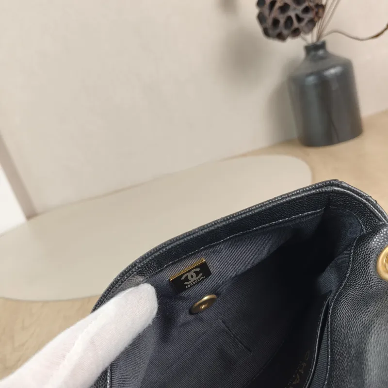 Chanel Crossbody Bag Black Calfskinmini17 × 4 × 12 cm — detail view 3 of 12