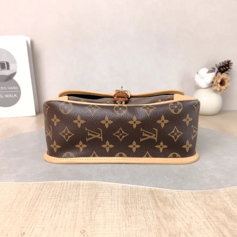 Louis Vuitton Crossbody Bag Diane Baguette Bag Shoulder Strap PVC Small 24 × 9 × 15 cm — cover view 5 of 6