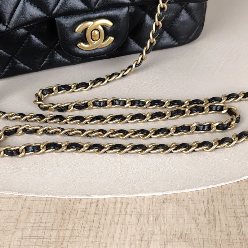 Chanel Crossbody Bag mini Black Lambskin mini20 × 6 × 12 cm — detail view 3 of 14