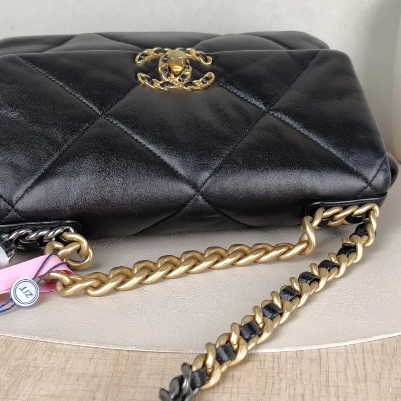 Chanel Crossbody Bag 19Bag Black SL ambskin Small 26 × 9 × 16 cm — detail view 2 of 15
