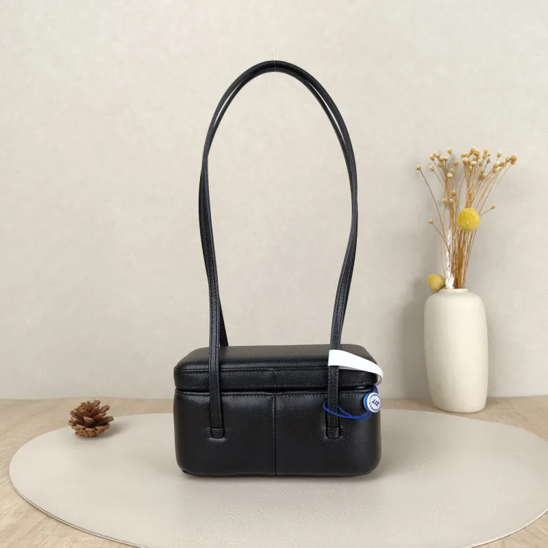 Chanel Shoulder Bag26s preppy Shoulder Bag Black Calfskin17 × 8 × 9.5 cm — cover view 2 of 5