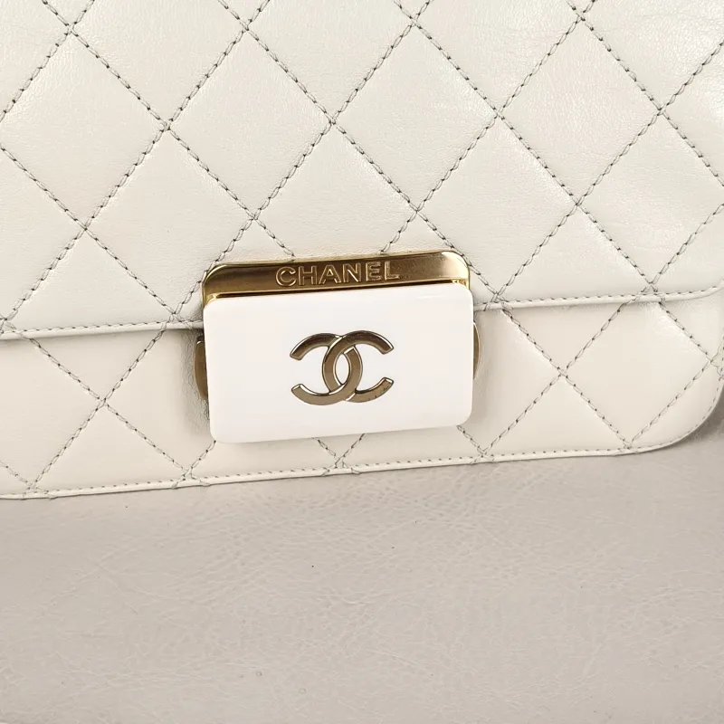 Chanel Crossbody Bagcf Collection Crossbody Bag White Calfskin One Size21 × 5 × 14 cm — detail view 13 of 14