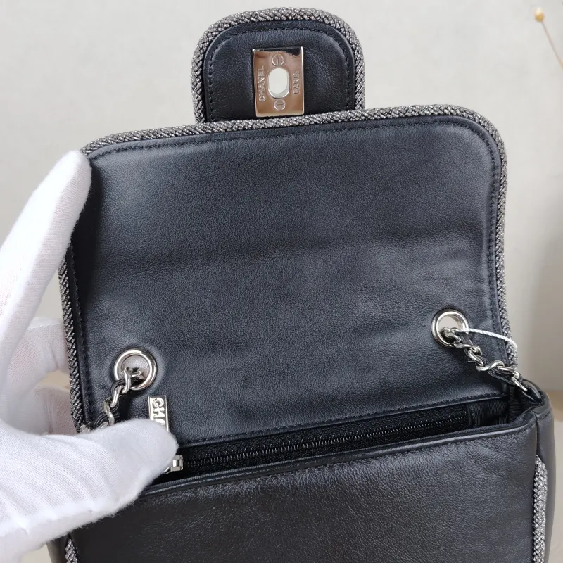 Chanel Crossbody Bag Black Lambskinmini17 × 8 × 13.5 cm — detail view 10 of 13