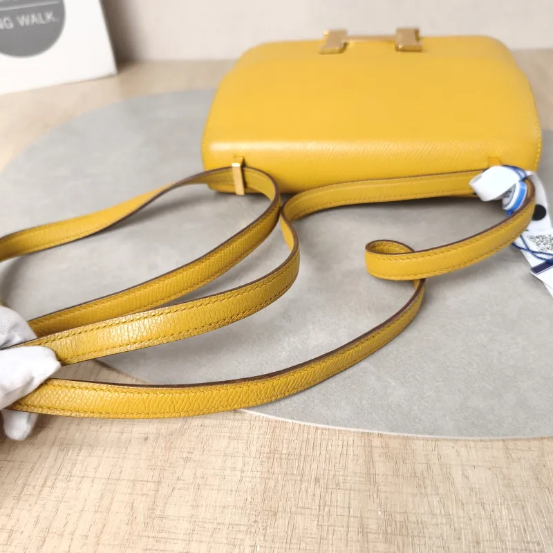 Hermès Crossbody Bag Constance 19 Gold-Tone Hardware Epsom Calfskinmini18 × 4 × 15 cm Conditioned — detail view 11 of 15