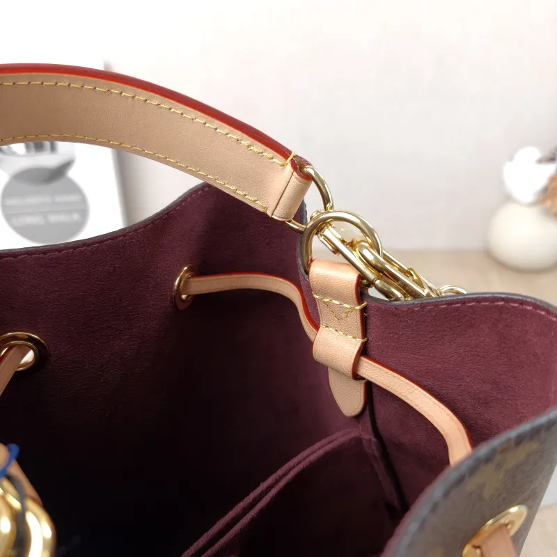 Louis Vuitton Crossbody Bag NÉONOÉ Bucket Bag BB Monogram PVC BB 20 × 13 × 20 cm — detail view 11 of 14